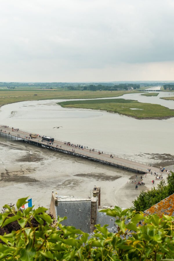the-arrival-trail-to-the-famous-mont-saint-michel-abbey-at-high-tide-in-the-manche-department-normandy-region-france